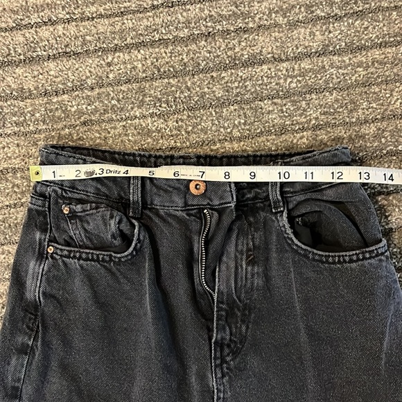 Zara black high waist size 2….. fit smaller- no stretch EUC - Picture 2 of 3